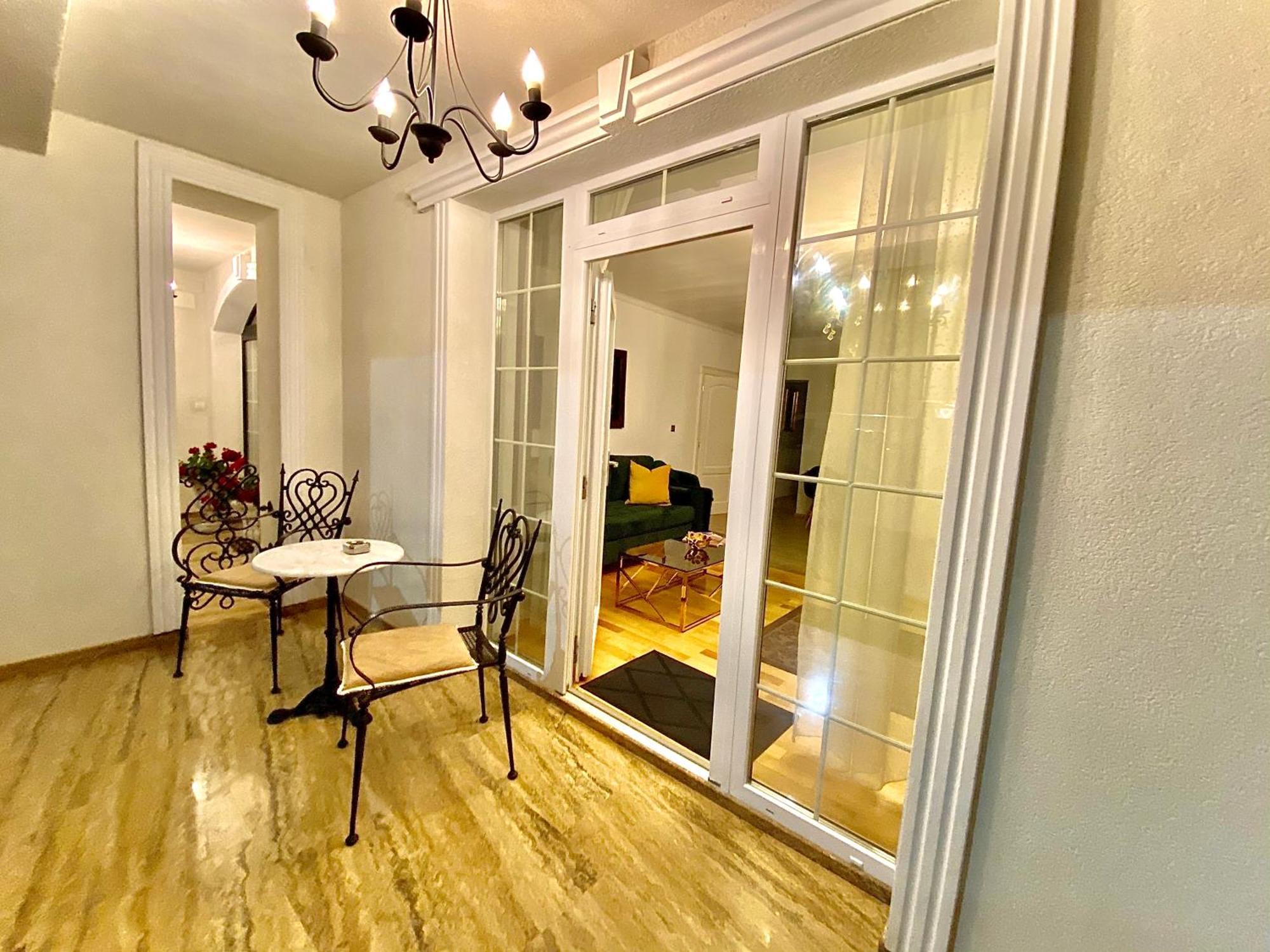 Apartament cu terasă